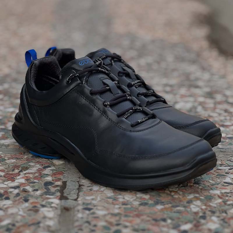 Black Leather Versatile Sneakers