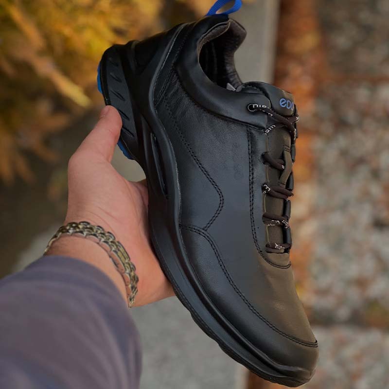 Black Leather Versatile Sneakers