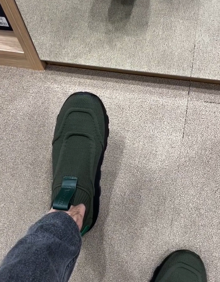 Elastic Mesh Sneakers