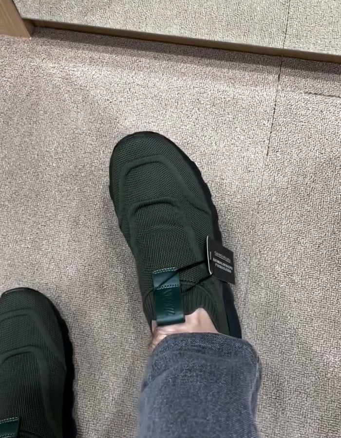 Elastic Mesh Sneakers