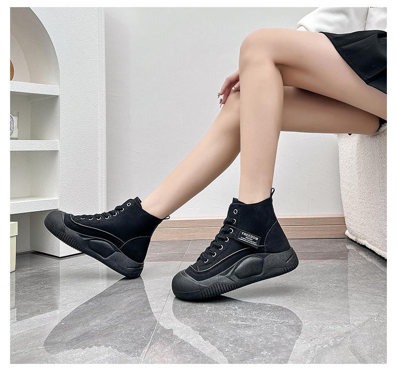 Soft Leather Lightweight Sports Shoes