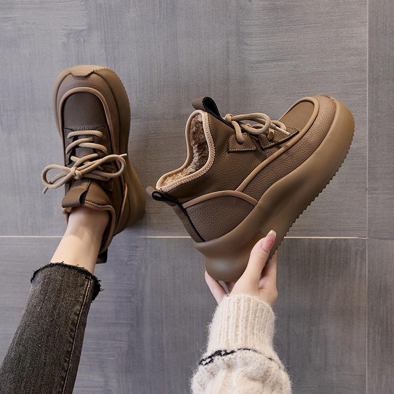 Soft Versatile Outdoor Sneakers