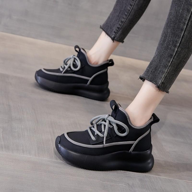 Soft Versatile Outdoor Sneakers