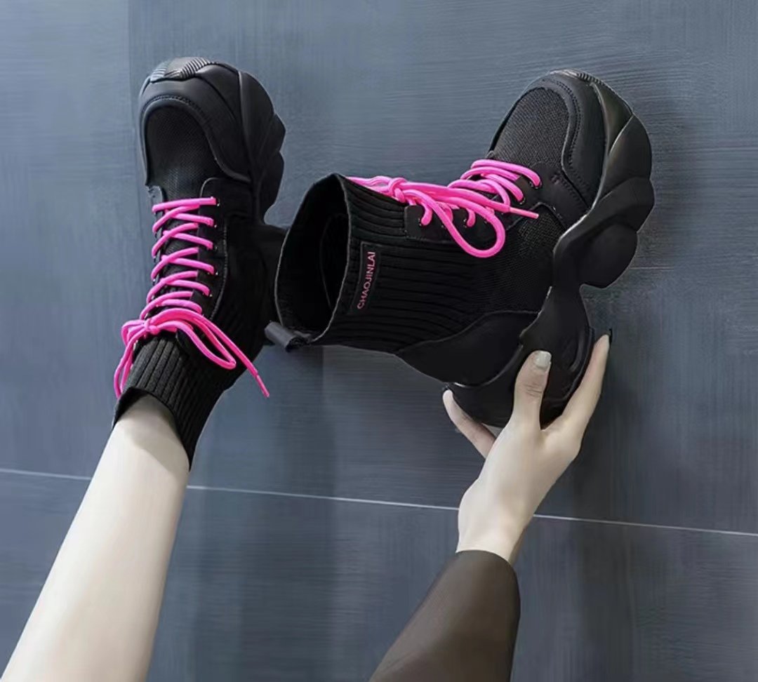 Versatile Flywoving Stretch Boots