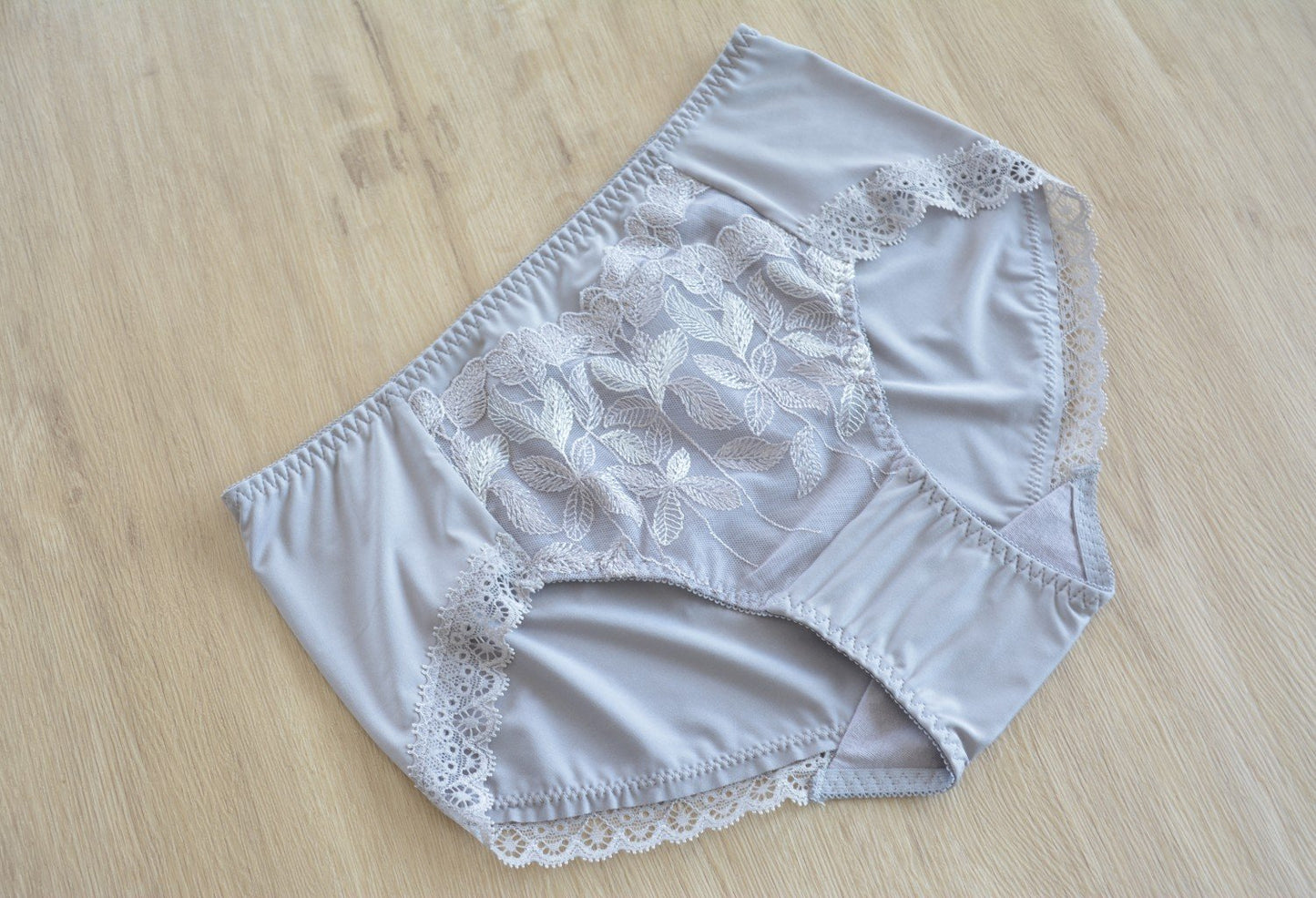 Embroidered Lace Breathable Stretch Gynecological Panties