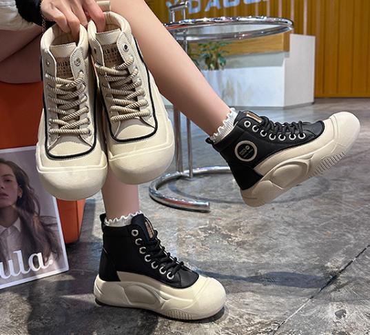 Soft Round Toe Sports Shoes