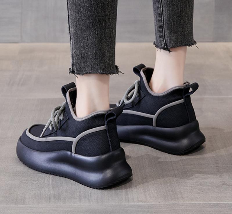 Soft Versatile Outdoor Sneakers