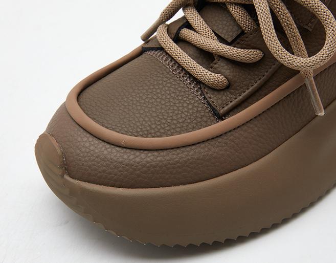 Soft Versatile Outdoor Sneakers