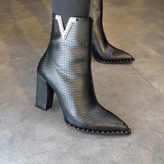 Black Versatile Chunky Boots