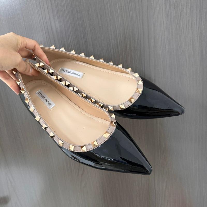 Shallow Leather Rivets Shoes