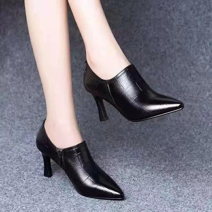 Black Pointed Shoes