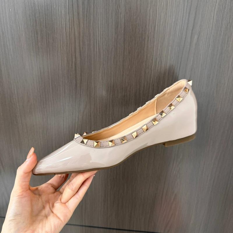 Shallow Leather Rivets Shoes