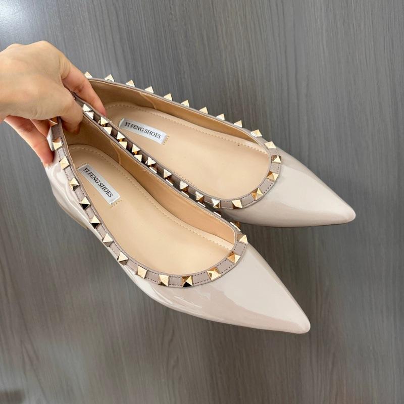 Shallow Leather Rivets Shoes