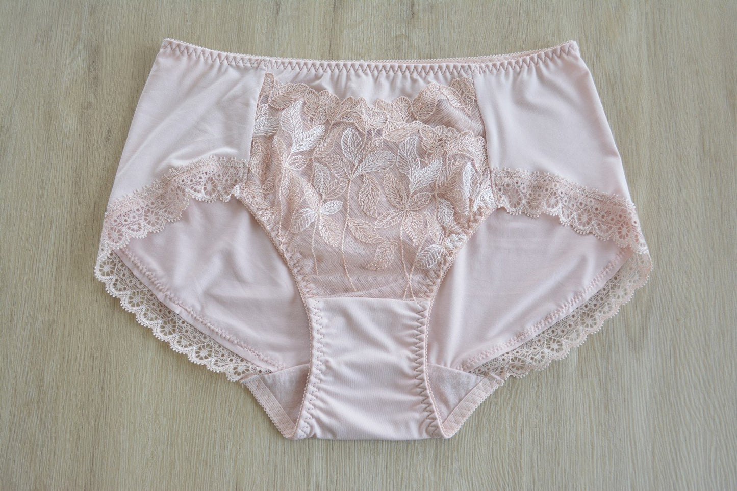 Embroidered Lace Breathable Stretch Gynecological Panties