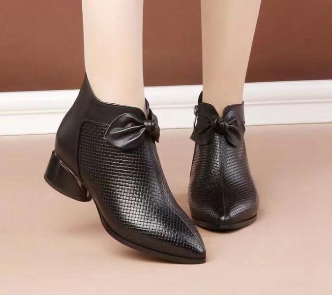 Ethnic Pointed Head Leather Short Boots