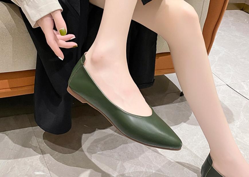 Flat Solid-Color Soft Leather Shoes