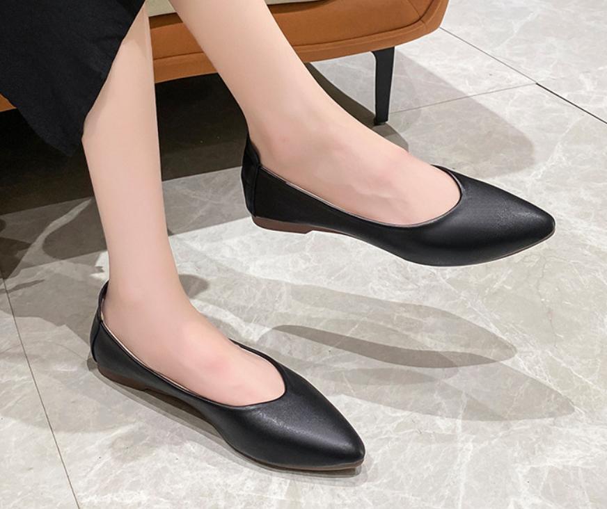 Flat Solid-Color Soft Leather Shoes